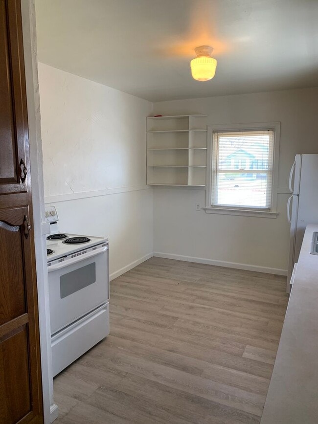 Building Photo - 2 BEDROOMS PLUS 2 BONUS ROOMS, 2 BATHROOM SINGLE FAMILY HOME WITH 1 CAR GARAGE