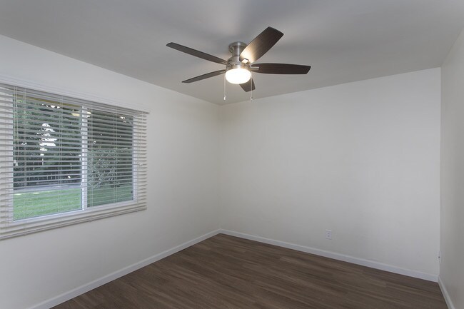 Building Photo - Pacific Beach: 2 Bedroom in Ideal Location...