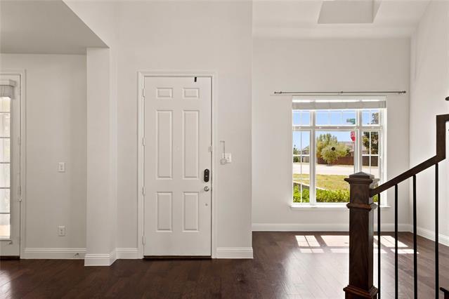 Building Photo - 4524 Del Rey Ave