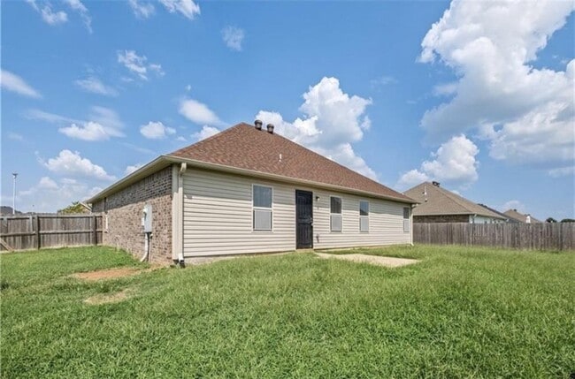 Building Photo - 611 Lasso Ln