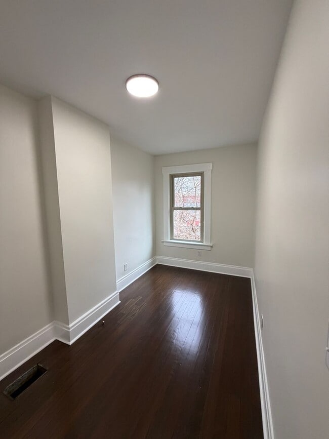 Building Photo - Rare 2-Full Bath Find: Pristine Renovation with Designer En-Suite & Granite