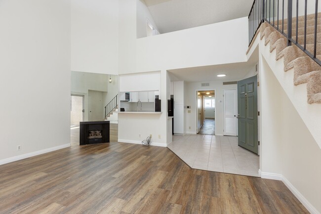 Building Photo - Spacious 2-Bedroom, 2.5-Bath Condo in Cano...