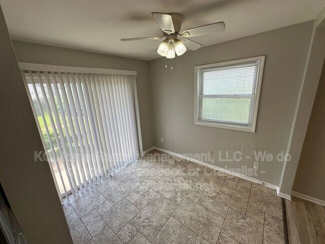 Building Photo - 5029 NE 56th Pl