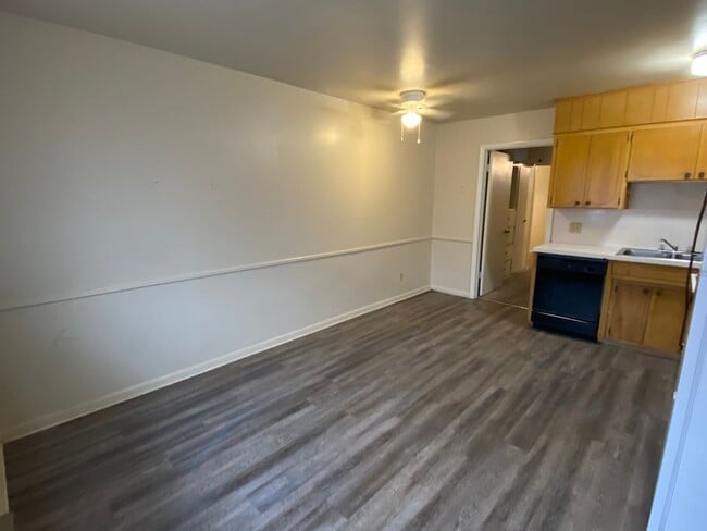 Building Photo - The Greens on 56th Apts