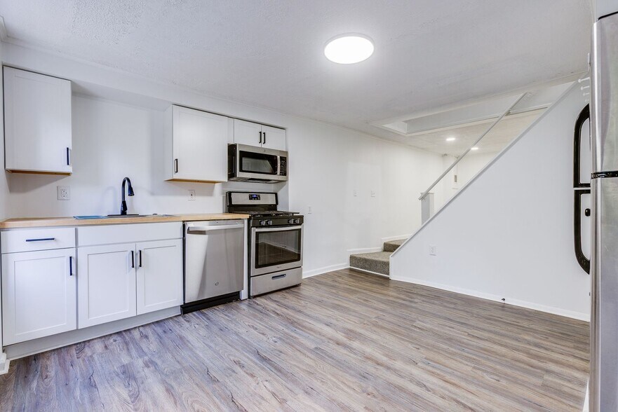 Building Photo - 2675 S 18th St