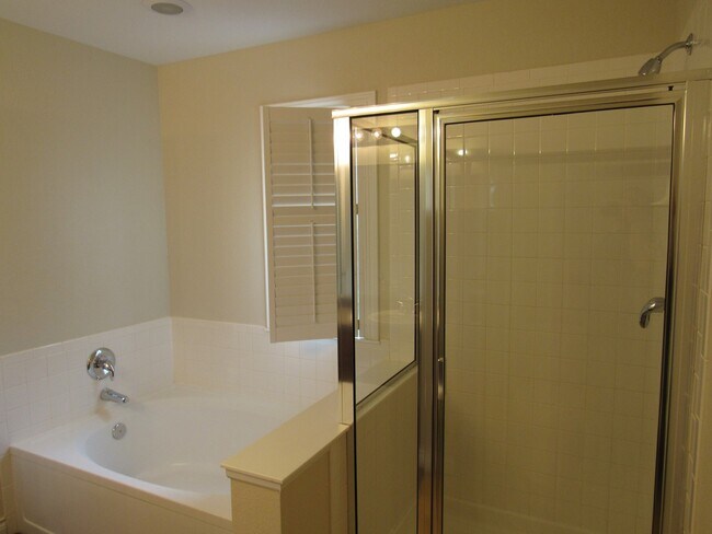 Building Photo - Rare Bradburn Single Family home including Carriage house