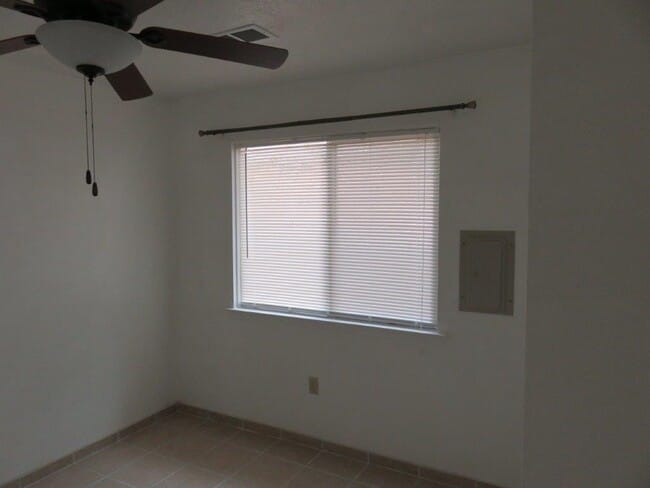 Building Photo - 2218 Little Walnut Rd
