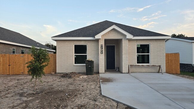 Building Photo - 15738 Palm Vista Dr