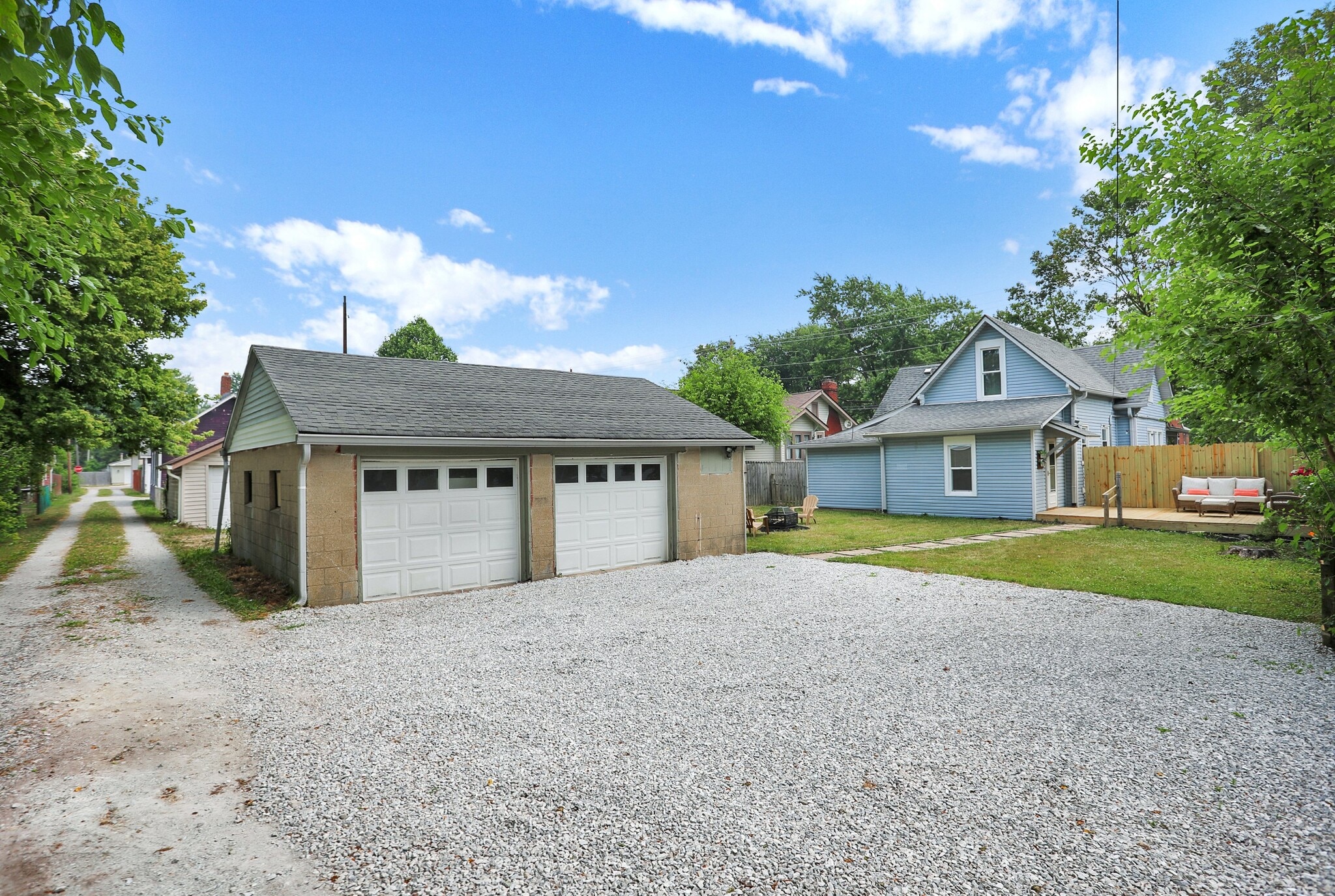 2 Car Garage - 108 N Muessing St