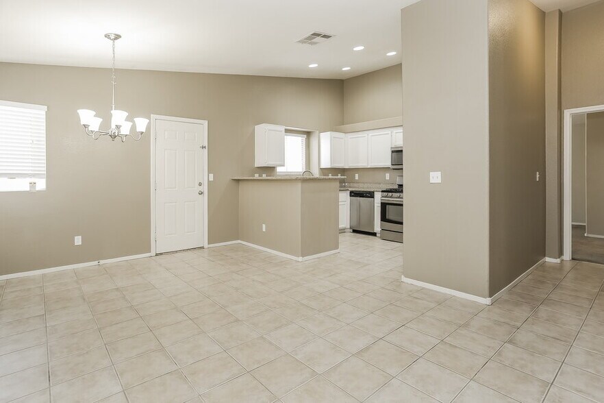 Building Photo - 2103 Point Morada Ave