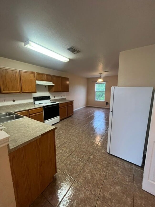 Building Photo - 3001 Cantabrian Dr