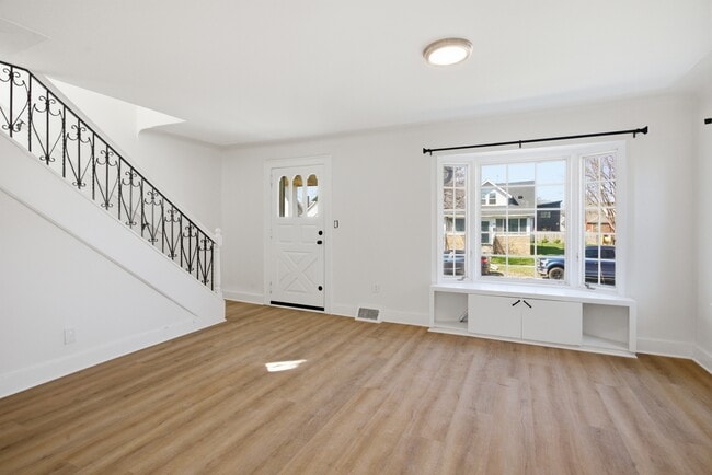 Building Photo - 41 W George Ave