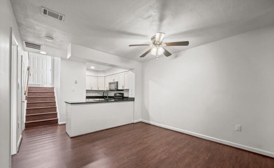 Building Photo - 18120 Windsor Hill Dr