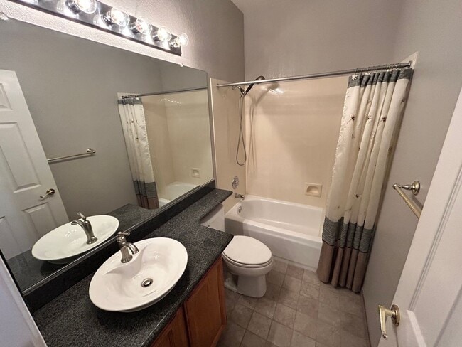 Building Photo - Beautiful Brookside Home 3 Bedroom/2 Bath