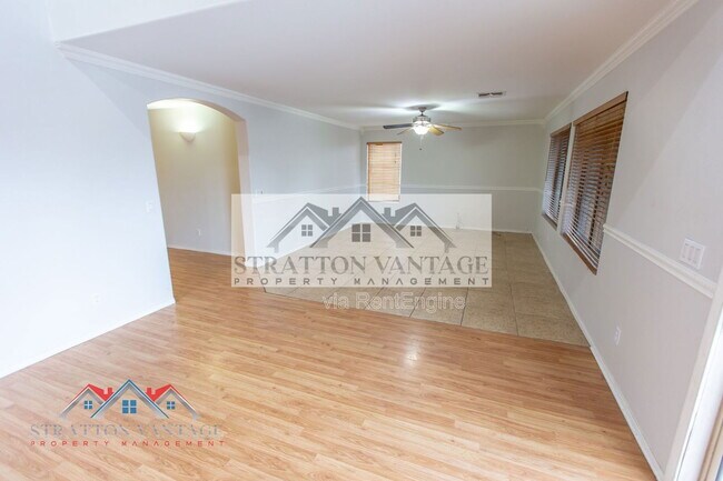 Building Photo - 2805 S Abbey Cir