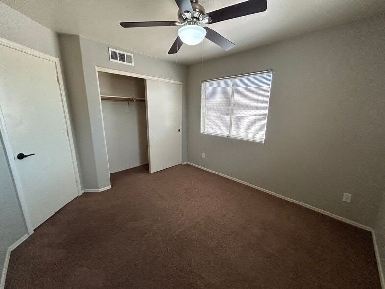 Building Photo - 4132 E Anderson Dr