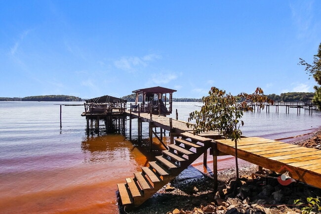 Building Photo - 17120 Belle Isle Dr