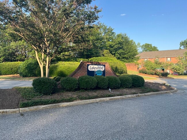 Primary Photo - 148 E University Dr