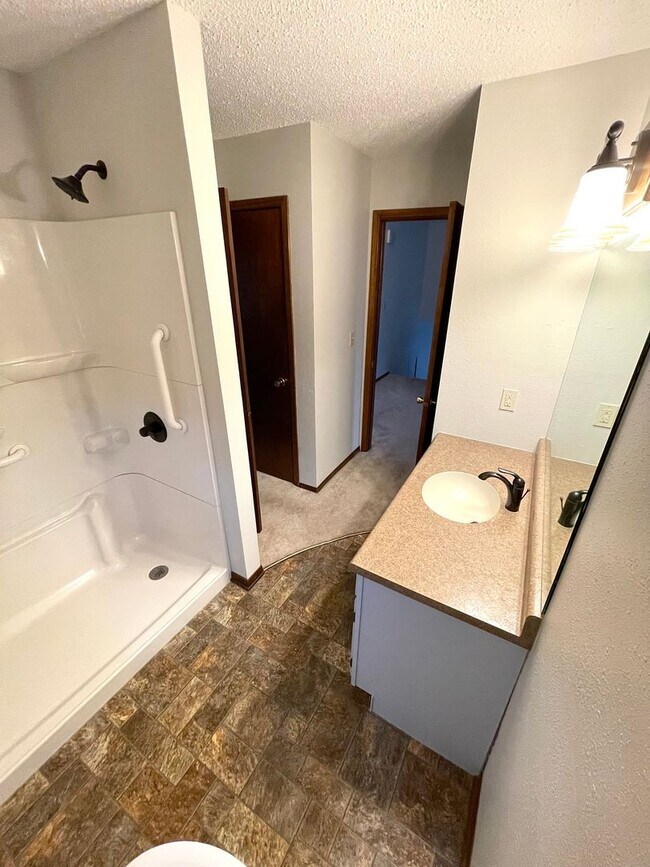 Building Photo - ~ RENT SPECIAL ~ HOLIDAY MERRINESS ~ Beautiful 4 bedroom cul-de-sac home for rent!