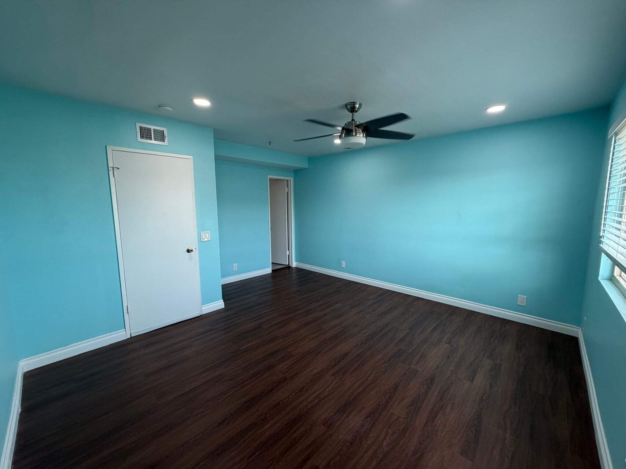 Building Photo - 8552 Doremere Dr