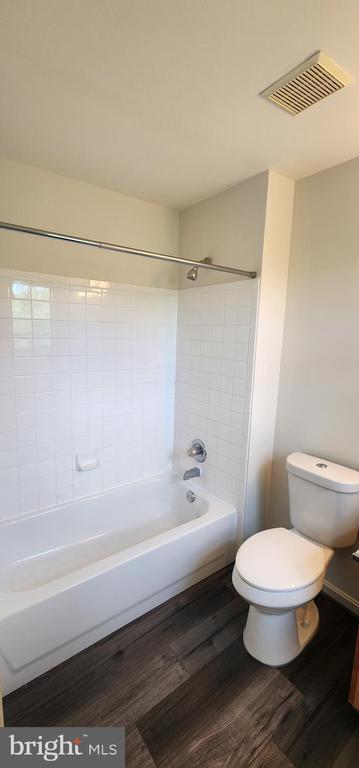 Building Photo - 45512 Lakemont Square