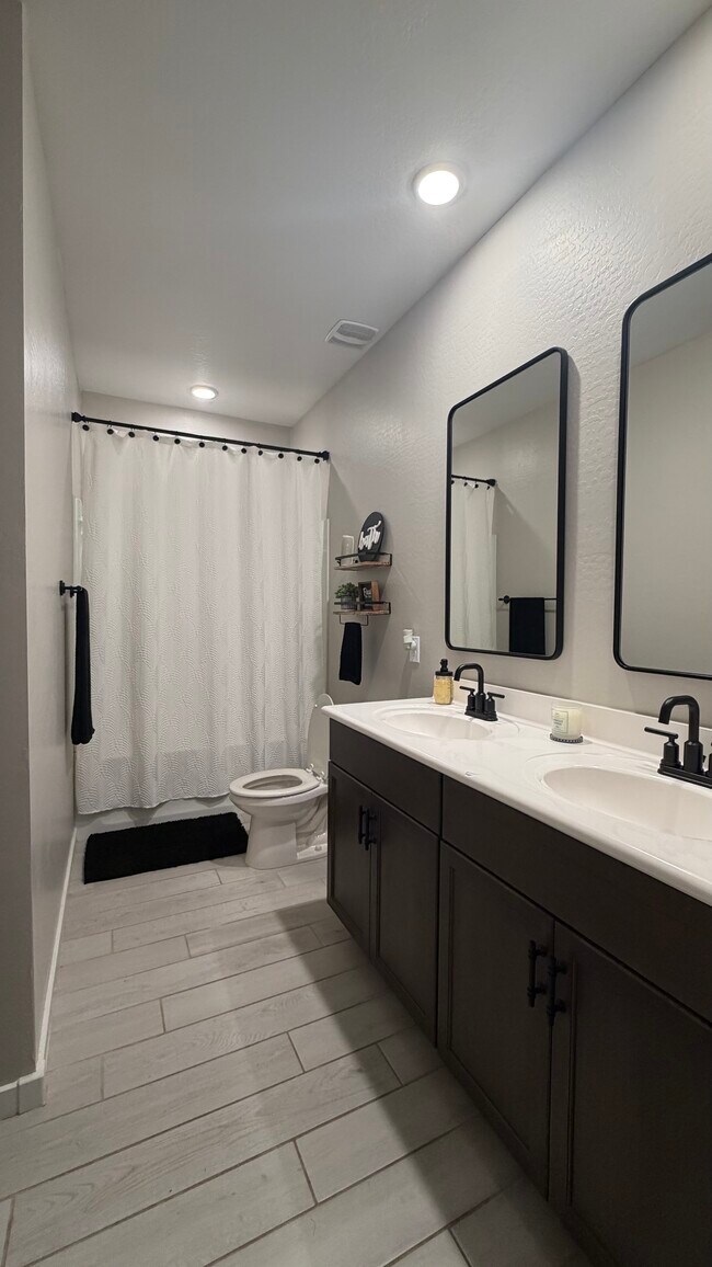 Building Photo - 40586 W Crane Dr