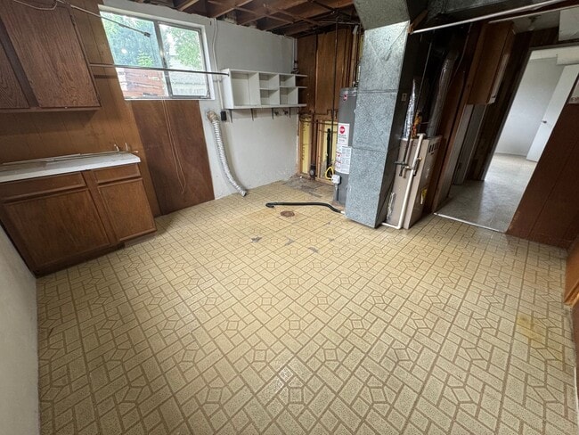 Building Photo - Spacious 3-Bed, 2-Bath Home with Included ...