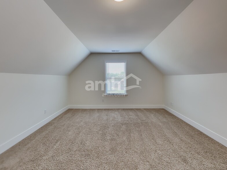 Building Photo - 160 Shady Ln Cove