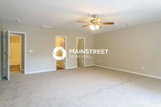 Building Photo - 3 Bedroom Pet-Friendly Home in Charlotte, NC with Main Street Renewal