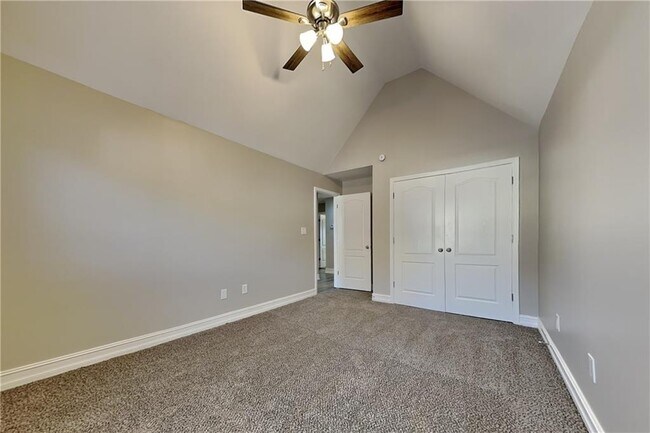 Building Photo - 805 River Valley Dr