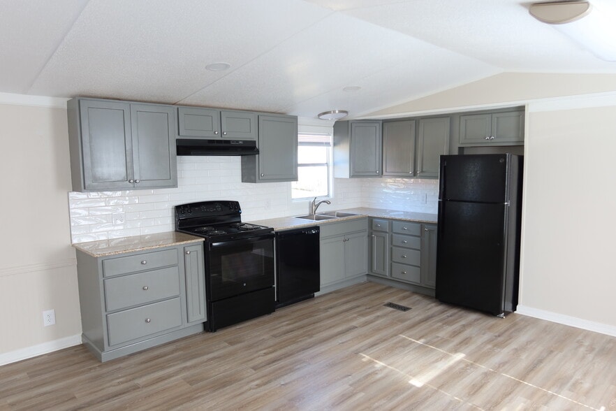 kitchen - 124 N Violet St