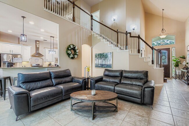 Building Photo - Large 4 bedroom home on 1 acre with lawn c...