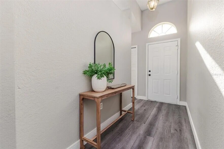 Entryway (Staged) - 5306 Keely Ct