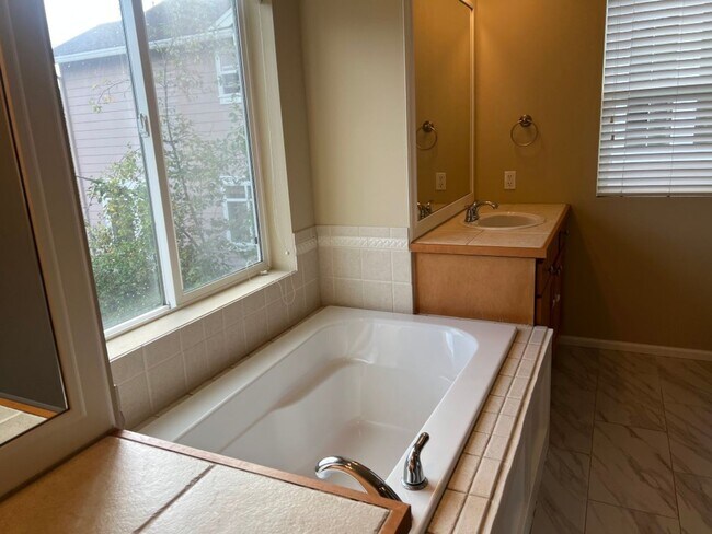 Building Photo - 3bd/2.5ba Snoqualmie Home