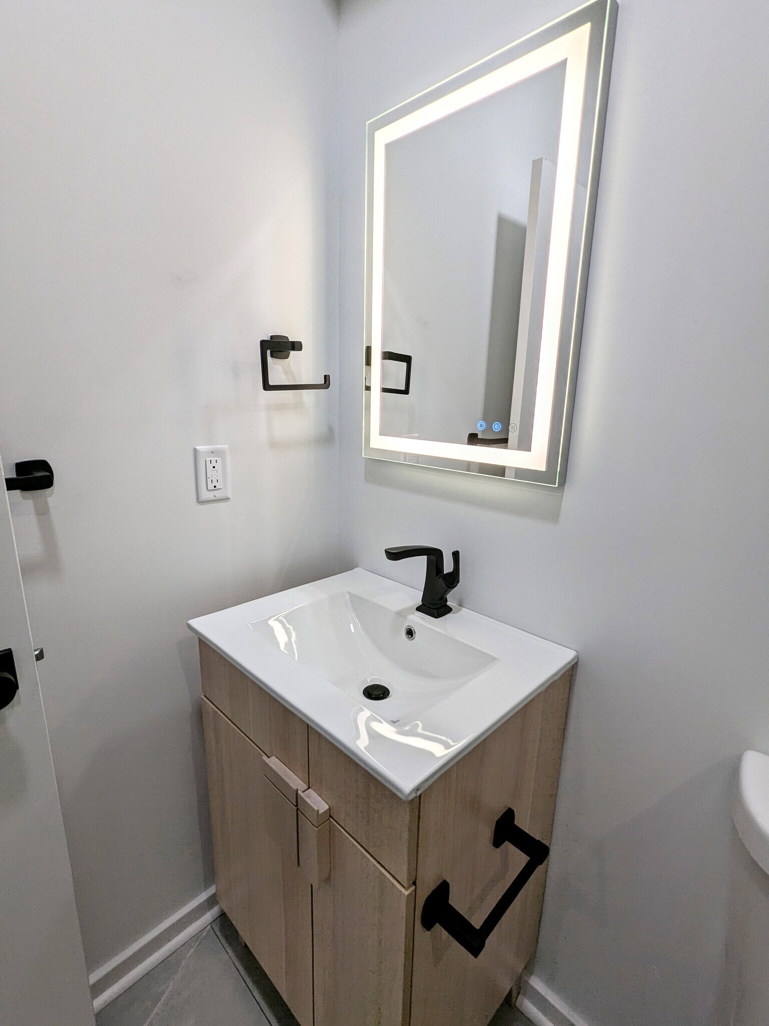 Building Photo - 1503 N Stillman St