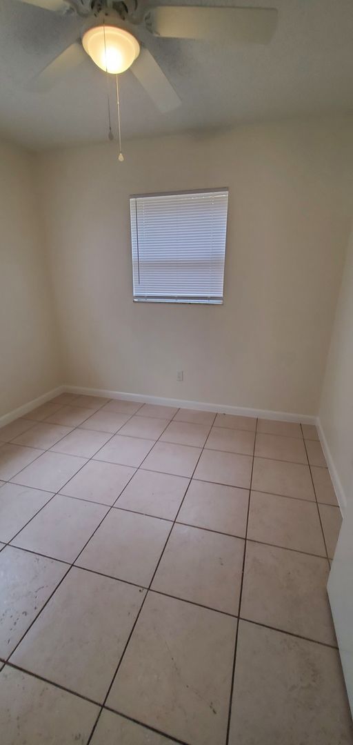 Building Photo - Three Bedroom with Bonus Room