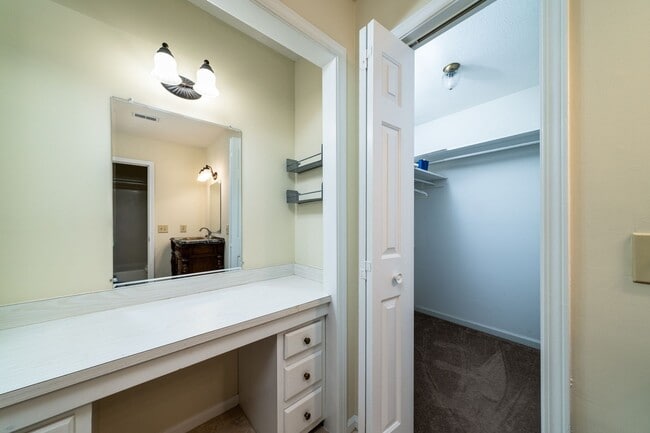 Building Photo - Mount Pleasant Townhome for Rent!