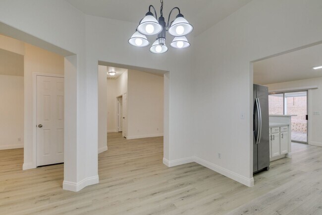 Building Photo - 437 Palegold St