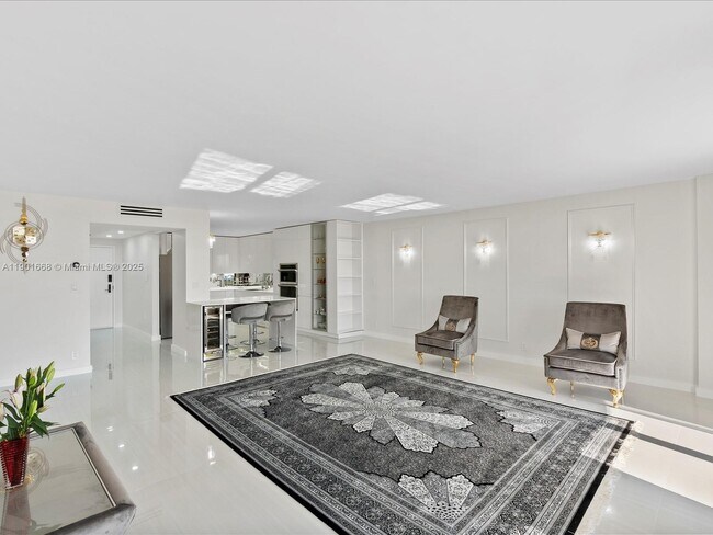 Building Photo - 8877 Collins Ave