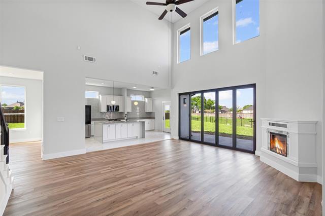 Building Photo - 681 Davenport Dr