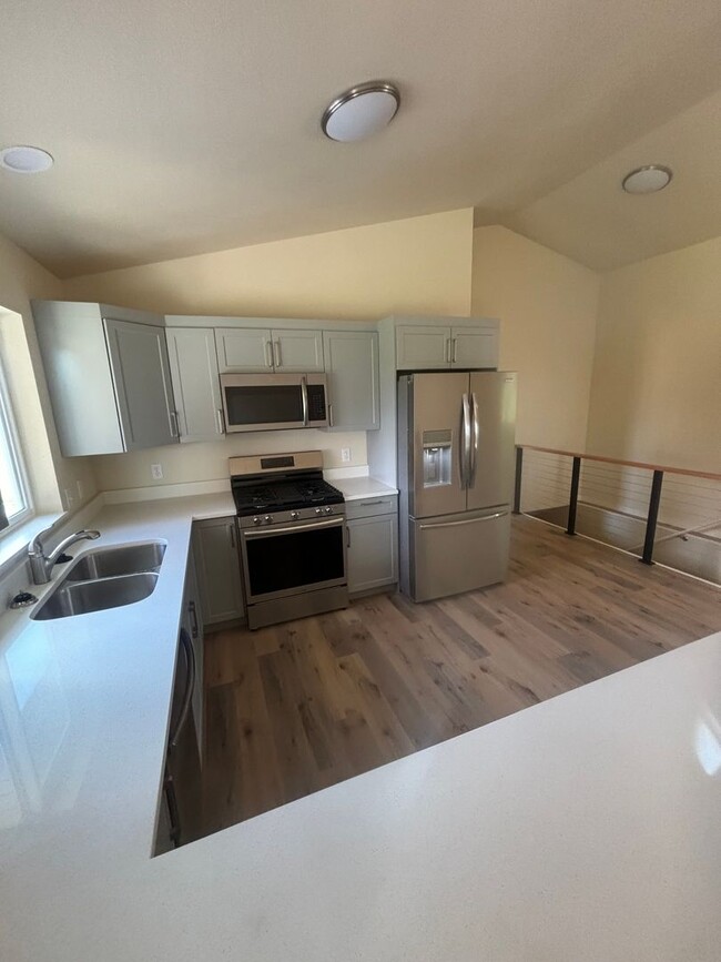 Building Photo - SINGLE FAMILY HOME IN PRAIRIE FALLS (P#94)