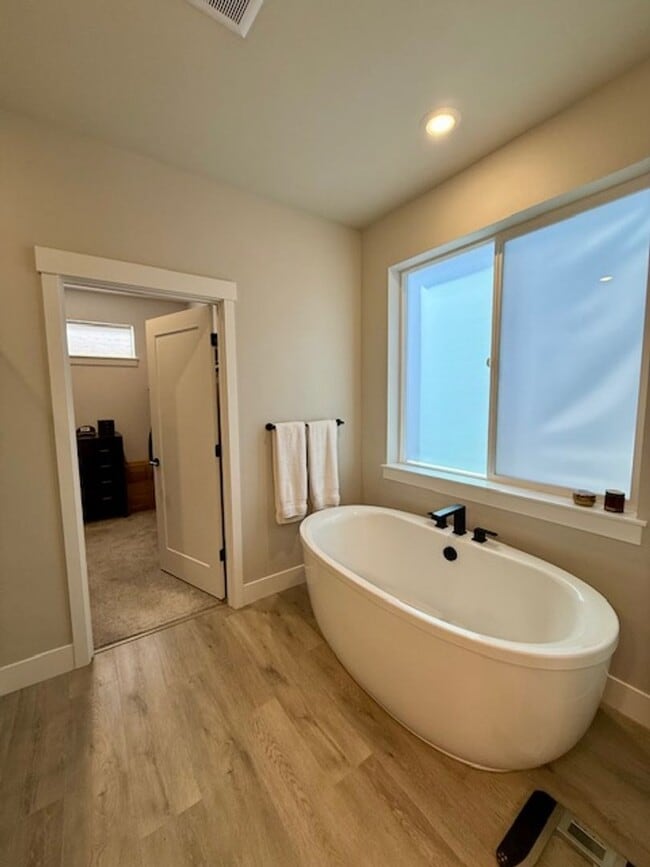 Building Photo - Beautiful Easton 3 Bedroom Home | Primary Suite on Main | Loft + A/C | Community Pools & Amenities