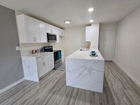 Building Photo - Upgraded Downstairs One Bedroom