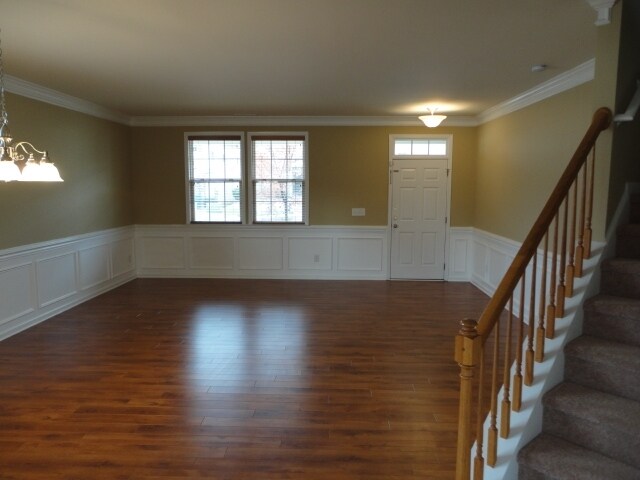 Building Photo - 335 Larktree Ln