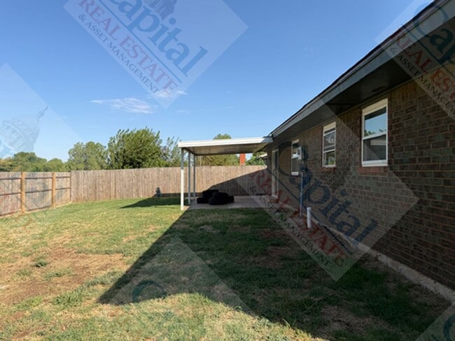 Building Photo - 804 Ranchoak Dr
