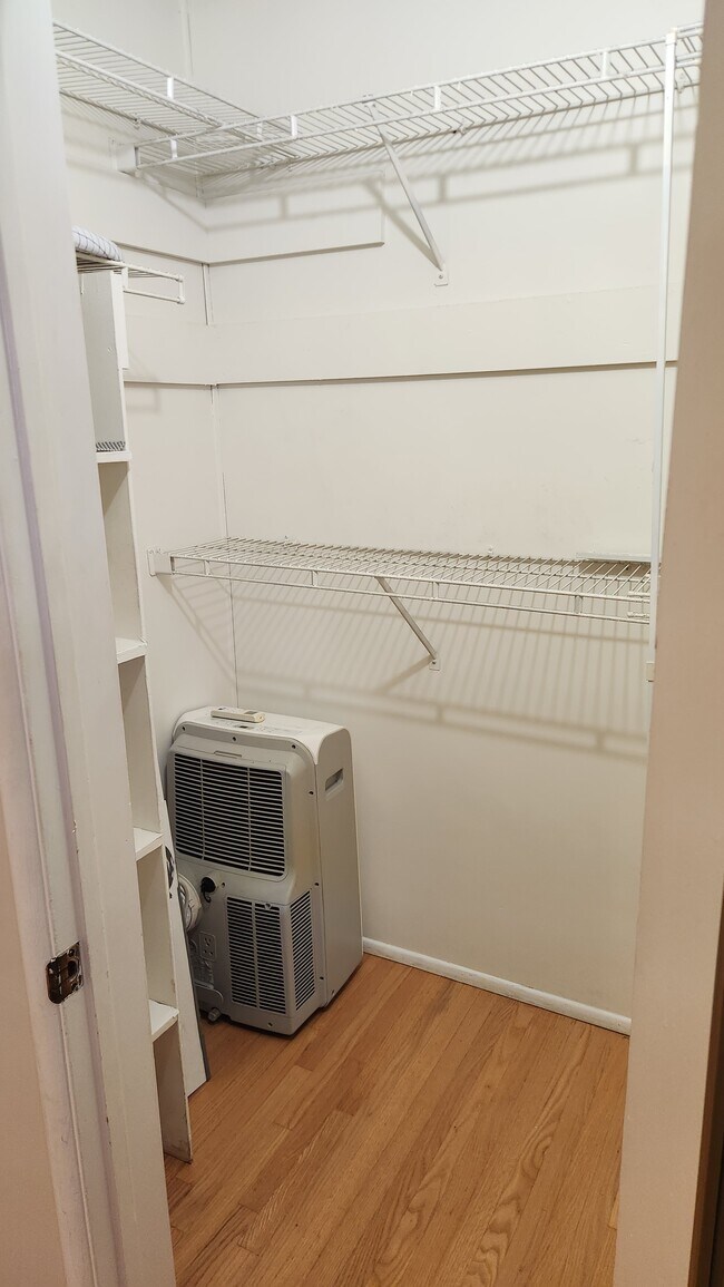 Building Photo - 2222 2nd St