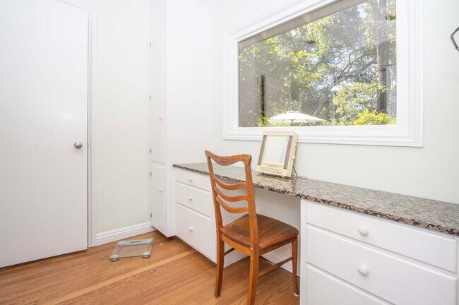 Building Photo - Gated 4bd/3ba Kentfield Home