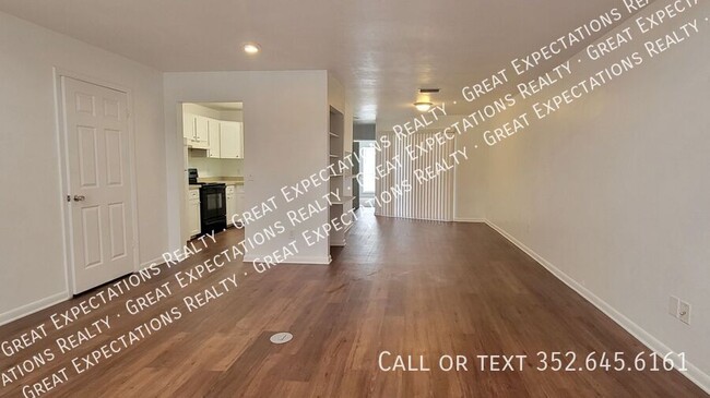 Building Photo - 2 Bed 1 Bath Apartment at Timberland Apart...