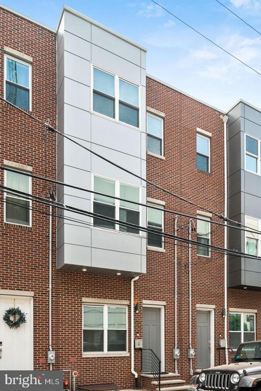 Building Photo - 144 W Wildey St