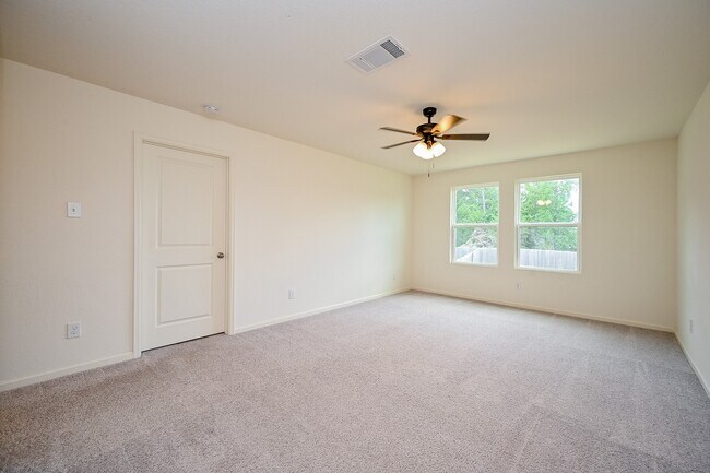 Building Photo - 673 Amesbury Rd